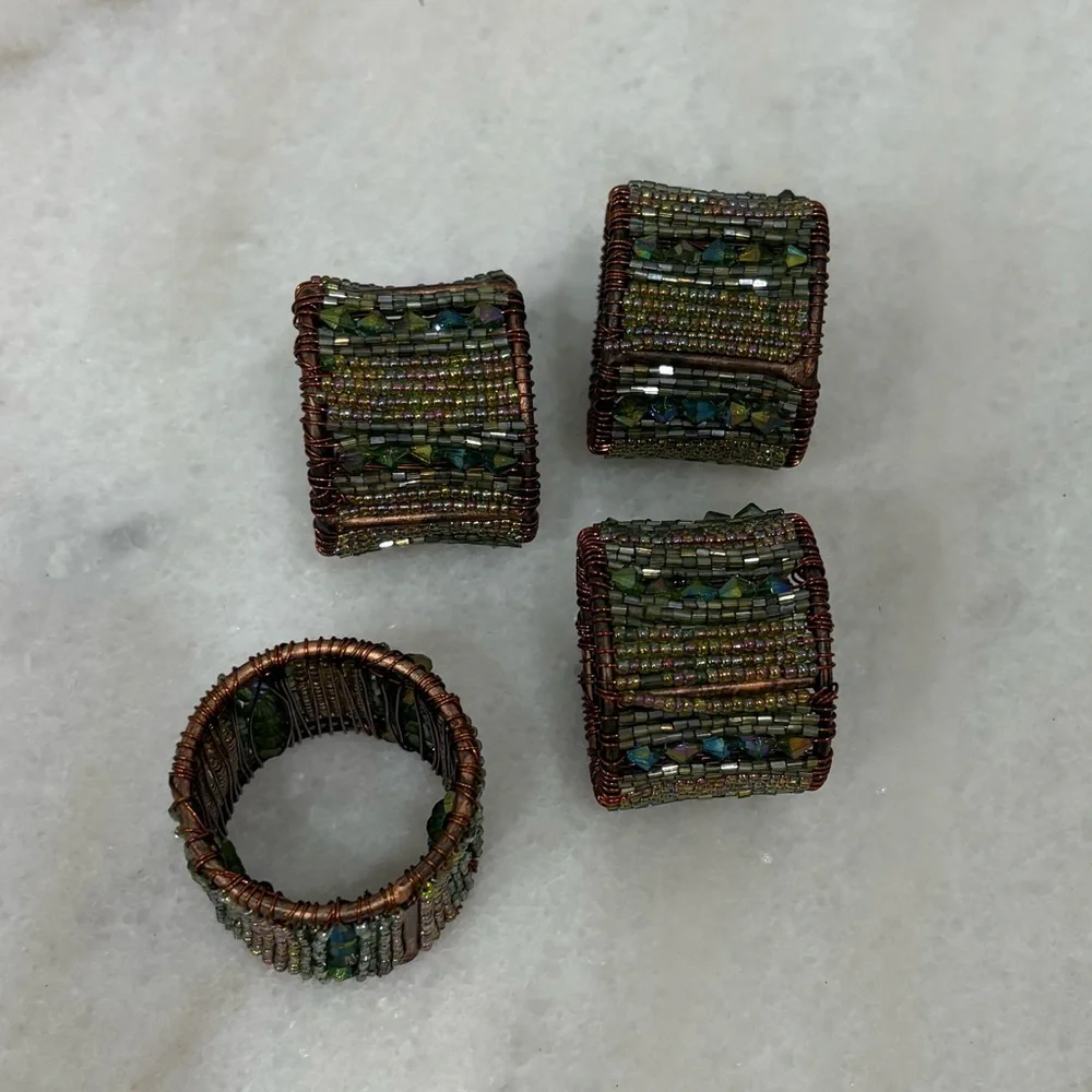🔹NWOT🔹Set of 4 Pier 1 Bronze and Green Beaded Napkin Rings